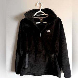 The North Face Fleece 1/4 Zip pullover sweater